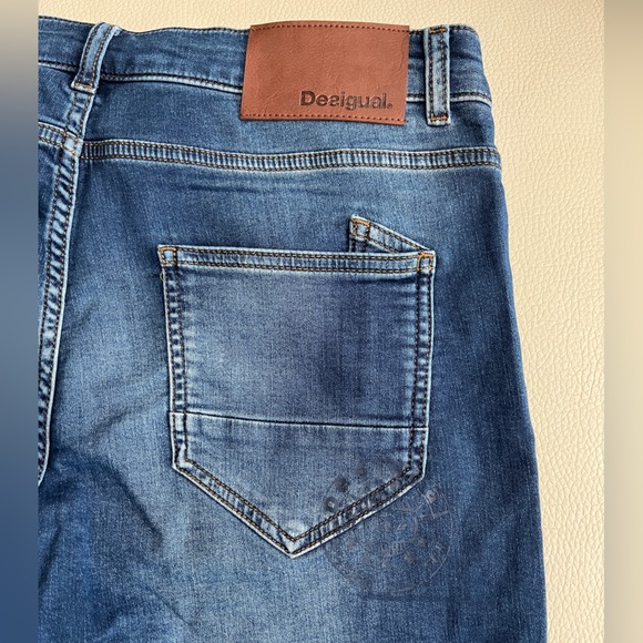 NWT - Desigual Men’s Ripped Washed Denim Jogger Short - Size 34 - Picture 8 of 11